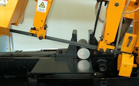 蓝山数控带锯床自动送料精度会出现偏差吗？